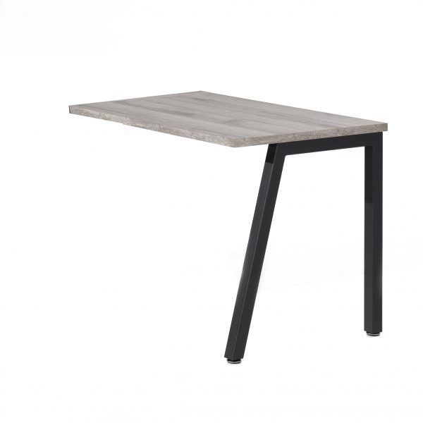Deze aanbouwtafel is te combineren met b alle bureaus uit deze serie. De aanbouwtafel kan zoewel aan de linker als rechterzijden van een bureau gemonteerd worden. Je vergroot hiermede op een eenvoudige wijze je werkruimte. Het blad is 32 mm. dik en de poten zijn van geëpoxeerd metaal.