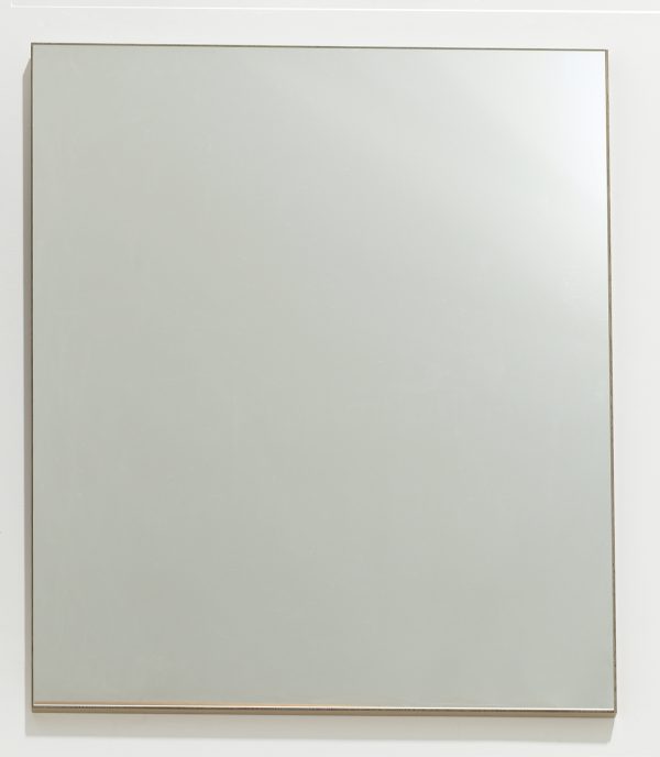Deze spiegel is perefect te combineren boven de 2 bijpassen ladecommodes van deze serie Ibiza. De spiegel kan zowel horizontaal als verticaal opgehangen worden. Deze spiegel wordt alleen geleverd in combinatie met de overige elementen in deze serie.