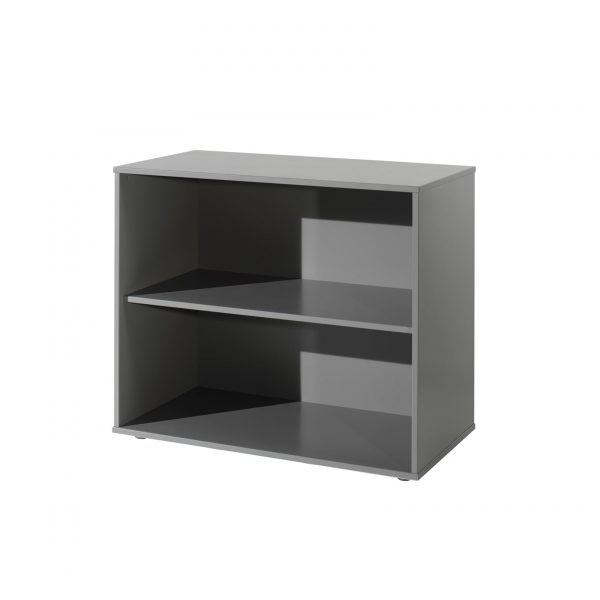 Deze lage boekenkast is vervaardigd uit Scandinavisch grenen en afgewerkt met een grijze lak. De boekenkast kan zowel losstaand als in combinatie met een (half-)hoogslaper gebruikt worden. Bekijk alle meubelen in deze collectie.