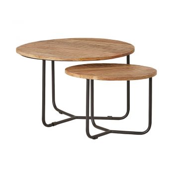 Deze originele salontafel set bestaat uit 2 ronde tafels van verschillende afmetingen. Het zwart metalen onderstel in combinatie met het massief mangohout geeft de set een industriële look wat ook nog eens makkelijk is te combineren met elk interieur.