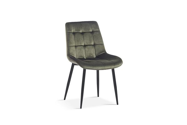 Deze moderne comfortabele stoel is bekleed met een zachte velours stof. Het blokpatroon in combinatie met zijn zwarte metalen poten geeft deze eetkamerstoel een leuke extra dimensie. De stoel heeft een zithoogte van 47 cm en een zitdiepte van 44 cm. Verkrijgbaar in meerdere kleuren.