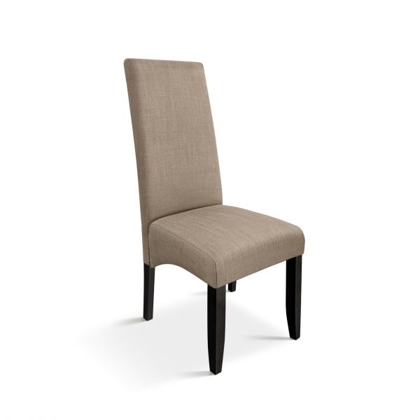 Deze klassieke eetkamerstoel is van degelijke kwaliteit met een goed zitcomfort. De poten van deze stoel zijn gemaakt van massief tropisch hout en de bekleding is 100% polyester. Deze stoel heeft een landelijk karakter en is ook verkrijgbaar in de kleur antraciet. Door zijn rustige uitstraling is deze stoel toepasbaar in veel interieurs. Deze stoel heeft een zithoogte van 51 cm en een zitdiepte van 43 cm